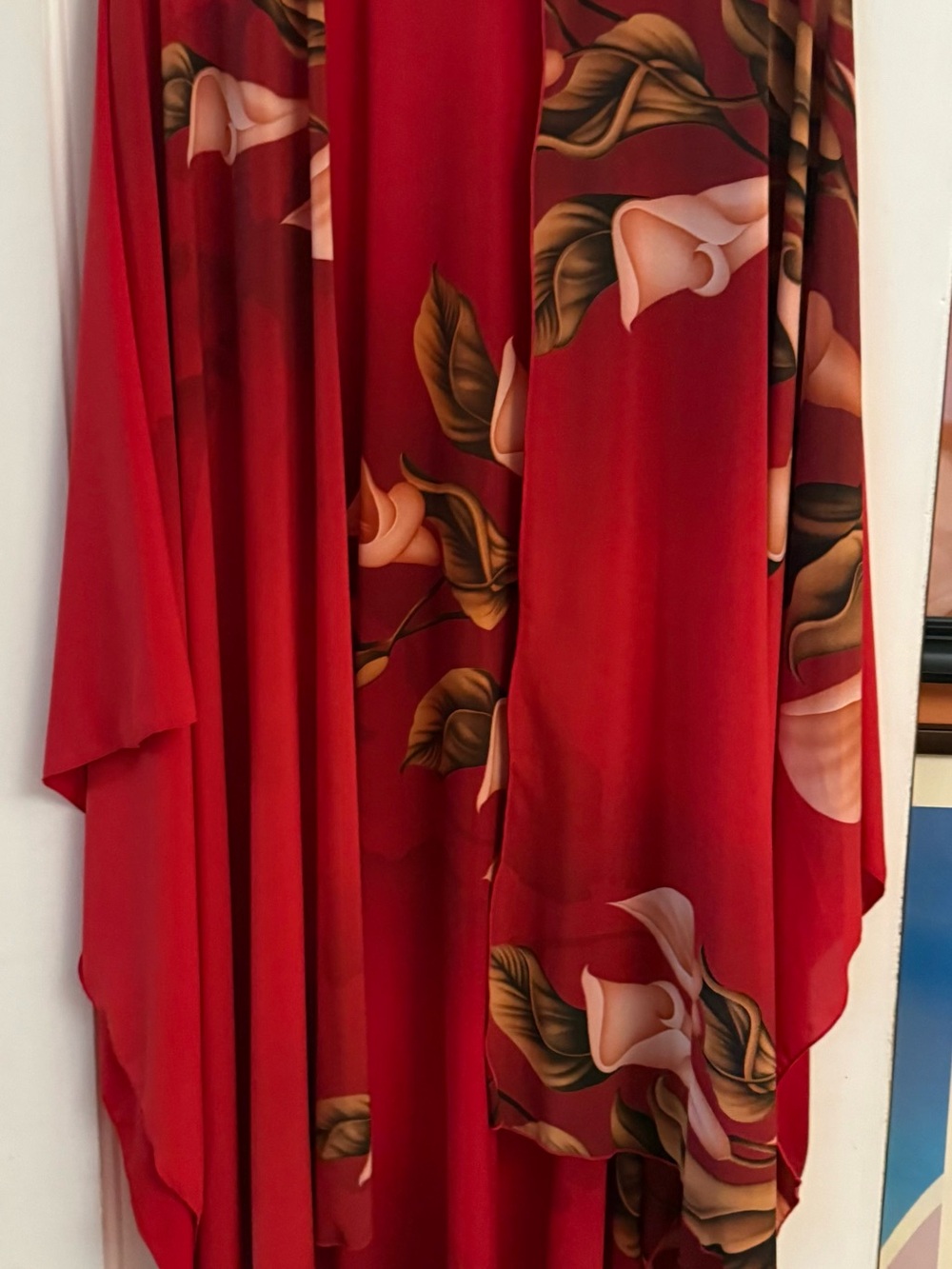 New By Vinnik Aperto Wrap red w lilies